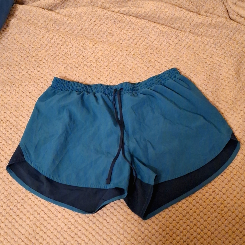 Old Navy L teal active shorts